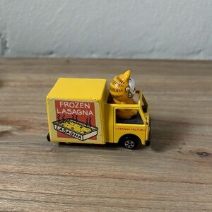 ERTL Garfield Figurine Diecast Lasagna Truck 2.75” 1978 1981